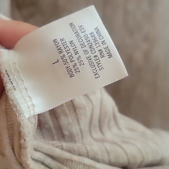 Harper Oatmeal Sweater Dress with Brown Buttons at the Wrist Size Large - Picture 4 of 5